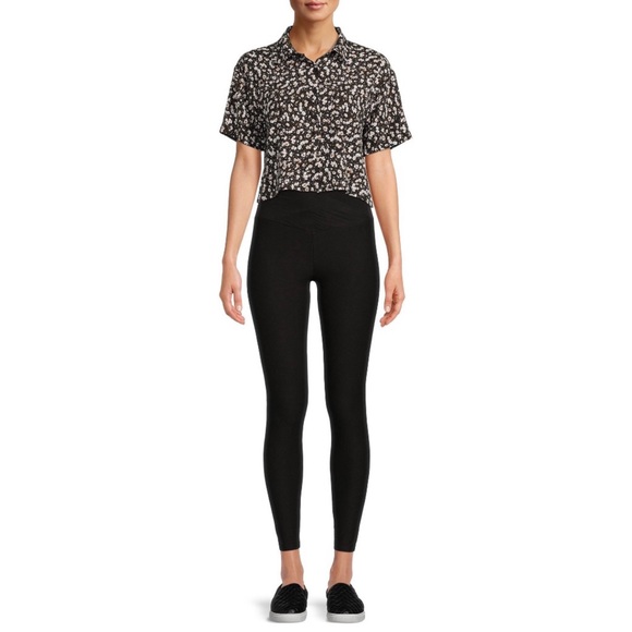 🆕 Floral Crop Button Up Shirt with Short Sleeves - Picture 3 of 5